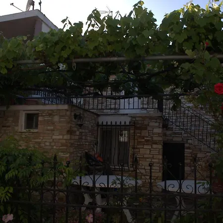 Holiday home Traditional House In